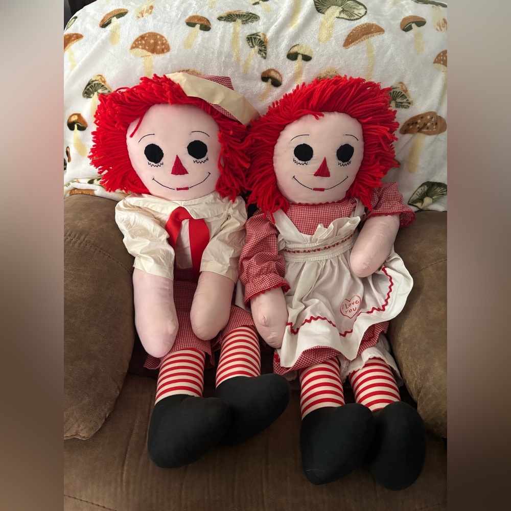 Large raggedy Ann and Andy dolls